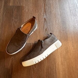 Casual women’s shoes / Naturalizer size 8